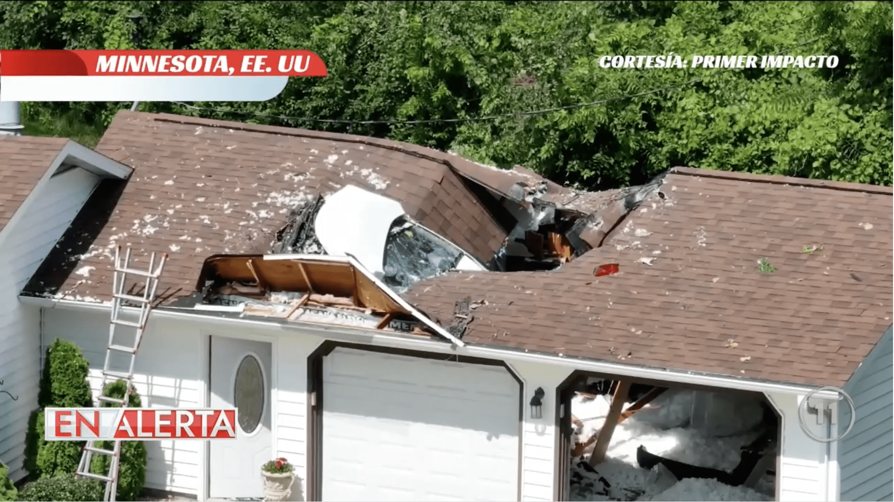 Conductor Pierde El Control Del Volante Y Termina Incrustado En El