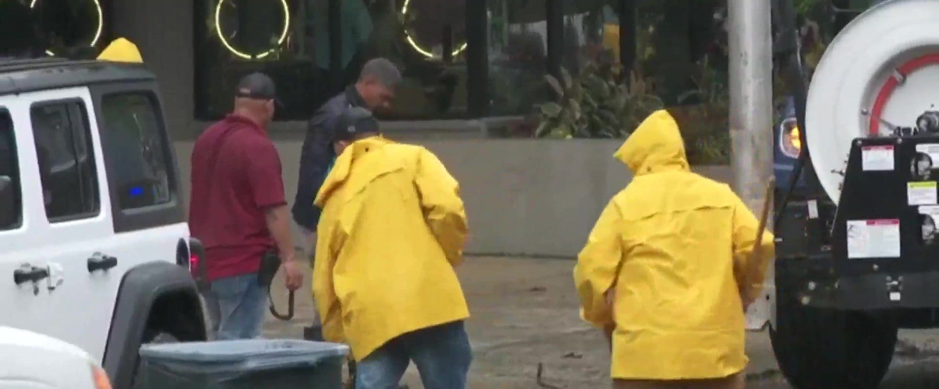 Despejan las calles tras inundaciones en San Juan TeleOnce TV Vívelo
