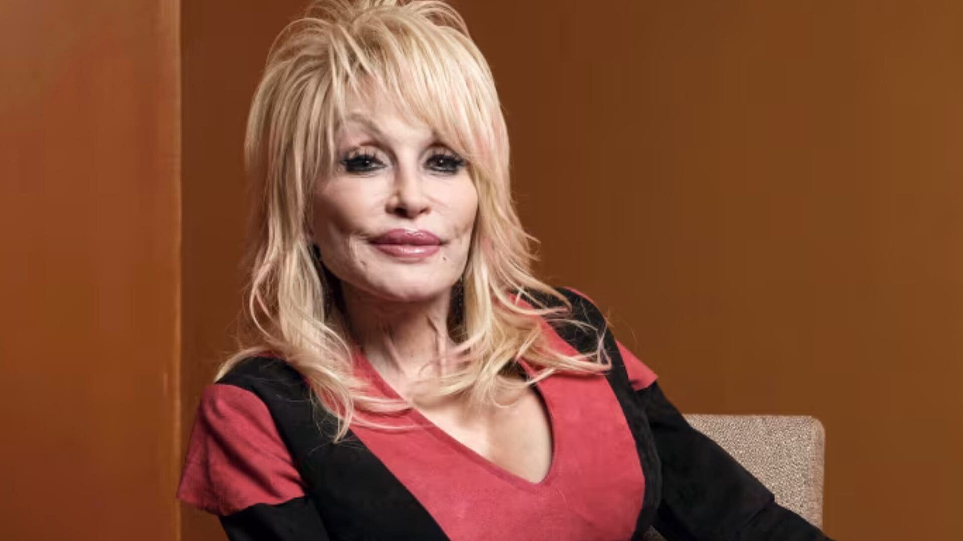 Imagen de la cobertura de: Jenniffer González decreta un día de duelo en Puerto Rico tras la muerte de Dolly Parton