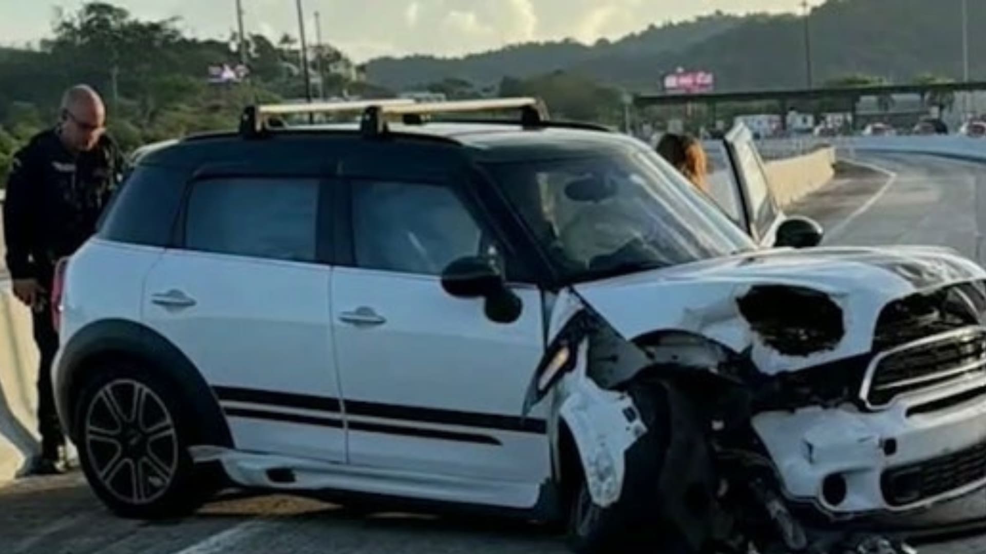 Imagen de la cobertura de: Reabren la PR-52 tras cierre por camión de basura volcado rumbo a Caguas