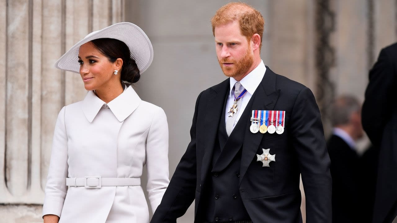 Imagen de la cobertura de: Harry y Meghan llegan al Reino Unido y se habla de una estadía prolongada