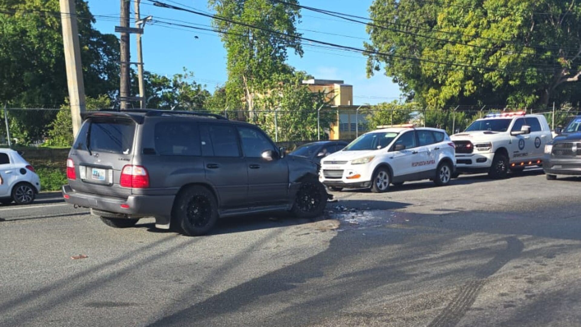 Imagen de la cobertura de: Reportan accidentes en Caguas, Aguadilla y Arecibo; en Arecibo ya limpiaron derrame de diésel