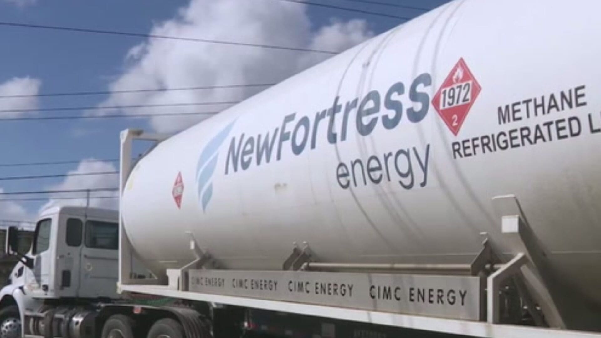 Imagen del artículo de Univision / TeleOnce: Gobierno apuesta a la entrada de gas natural de un segundo suplidor ante disputa con New Fortress