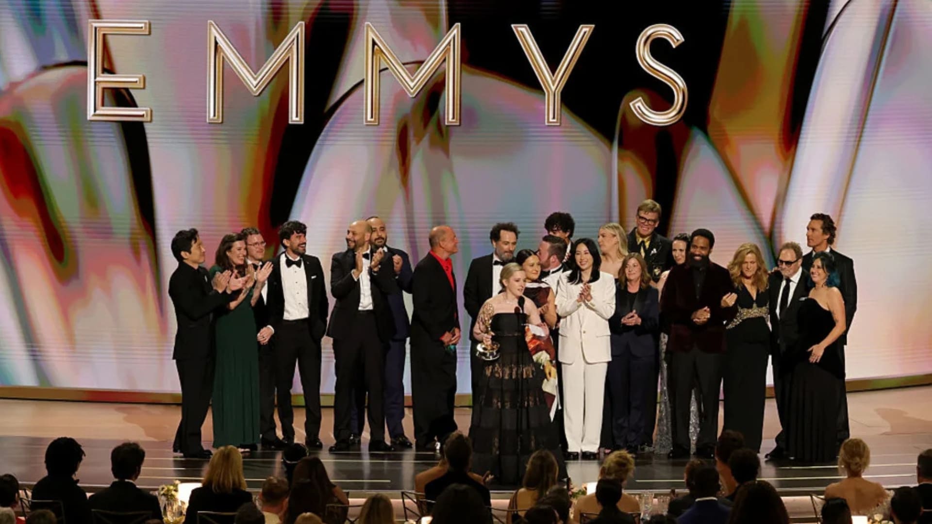 Imagen del artículo de Univision / TeleOnce: “Widow’s Bay” gana Emmy a mejor serie de comedia y lidera gala de 2026