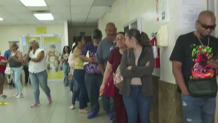 Imagen del artículo de Univision / TeleOnce: Tres días después, continúan las filas y quejas por la nueva plataforma de desempleo