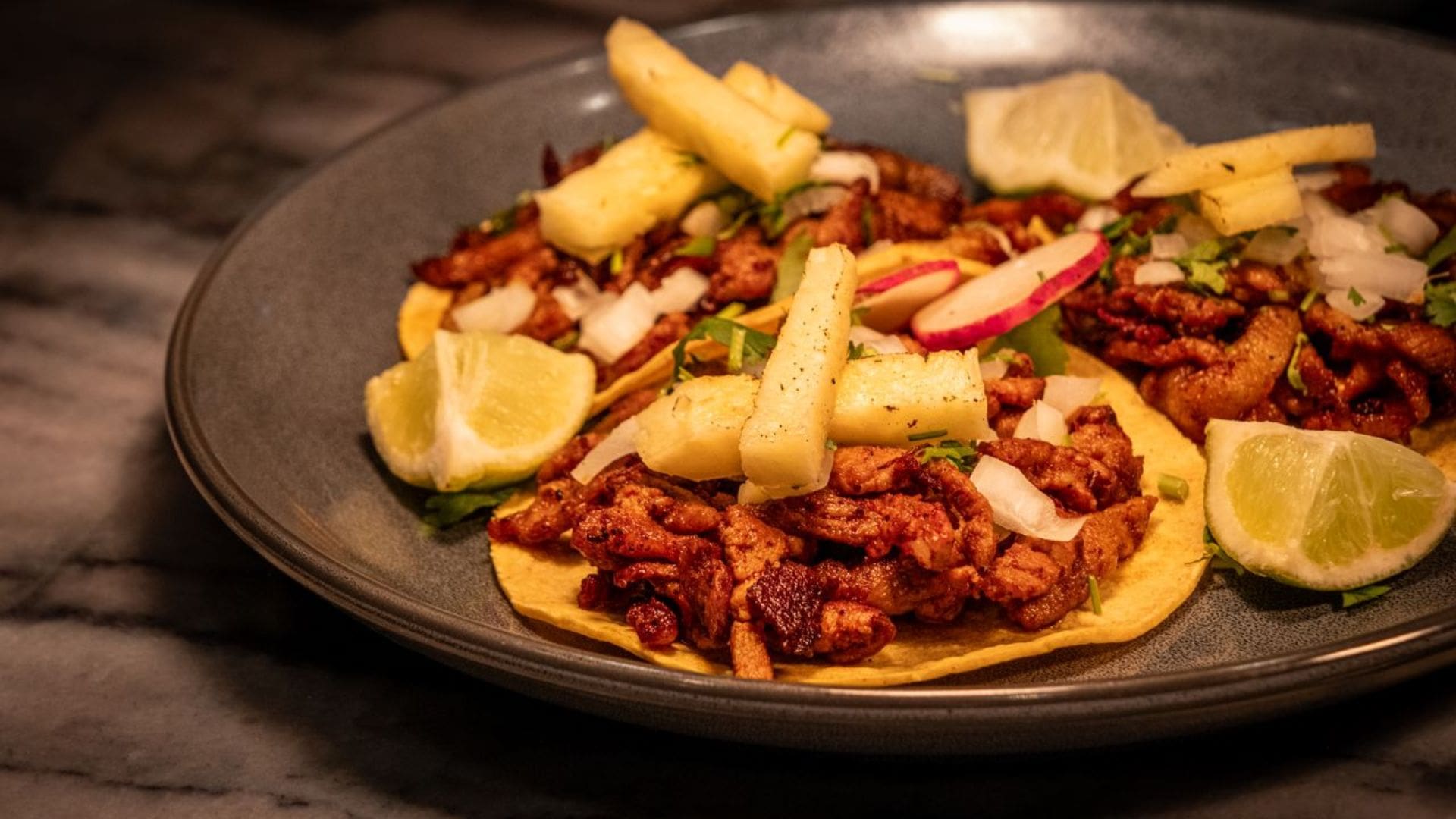 Imagen de la cobertura de: Lupe Reyes recibe el “Sello M” por su cocina mexicana en Distrito T-Mobile
