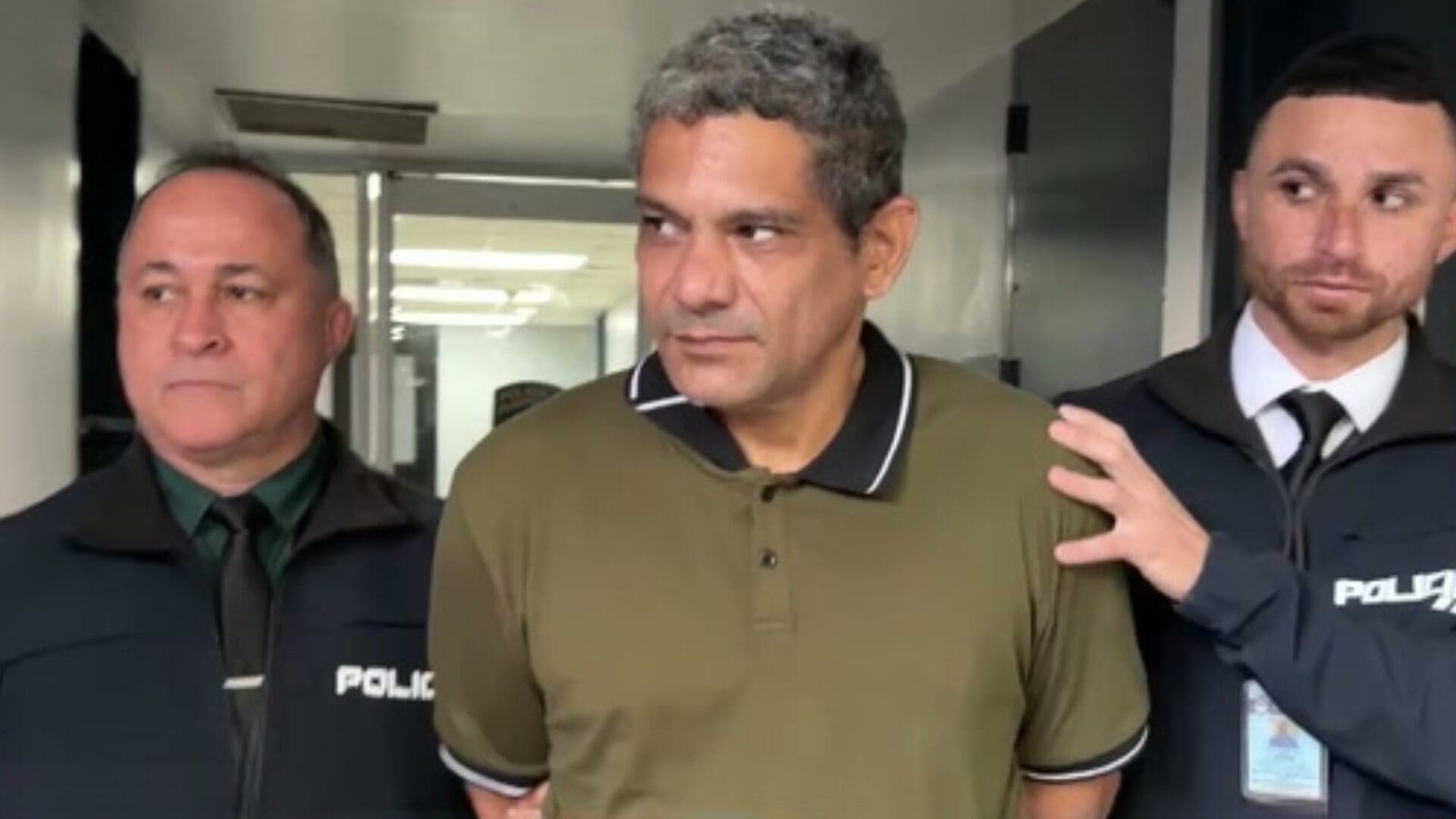 Imagen de la cobertura de: Radican cargo a hombre por presunto hurto de gafas en el aeropuerto Luis Muñoz Marín