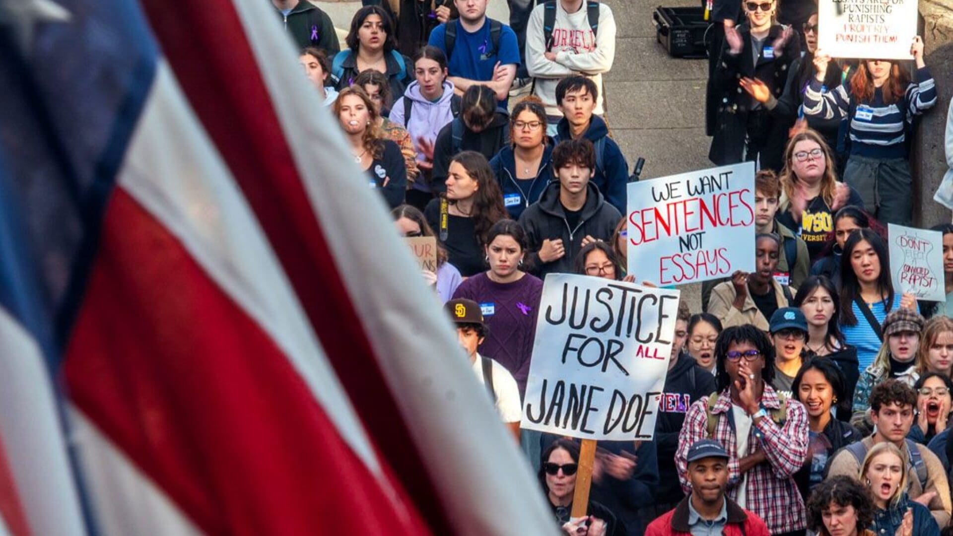 Imagen del artículo de Univision / TeleOnce: Exsubsecretaria de Justicia investigará cómo Cornell manejó inicialmente la presunta violación grupal