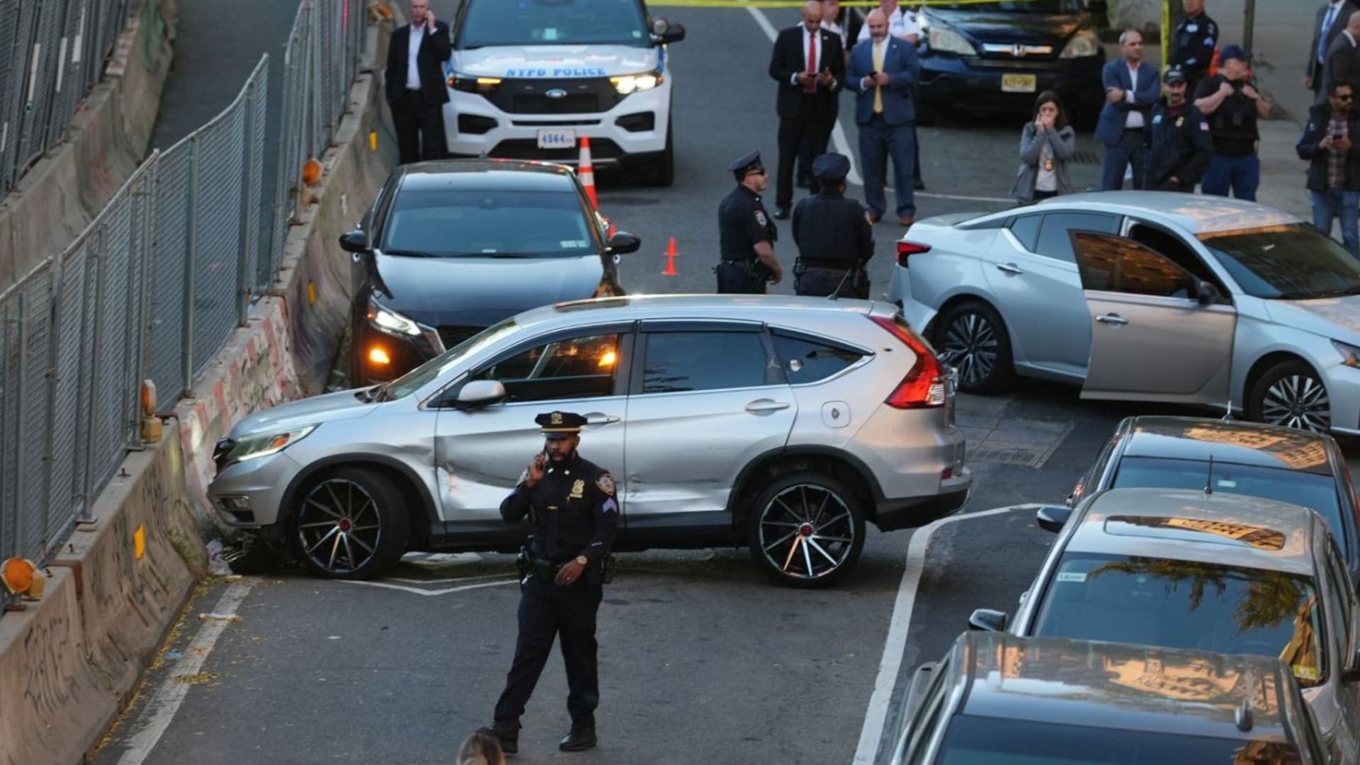 Imagen del artículo de Univision / TeleOnce: Agente de ICE hiere de bala a un dominicano durante operativo en Nueva York
