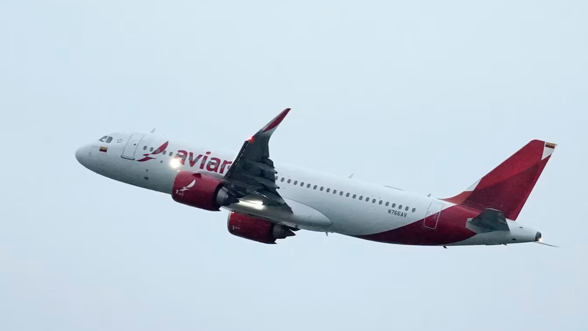 Imagen del artículo de Univision / TeleOnce: Ocho hospitalizados tras fuertes turbulencias en vuelo de Colombia a Nueva York