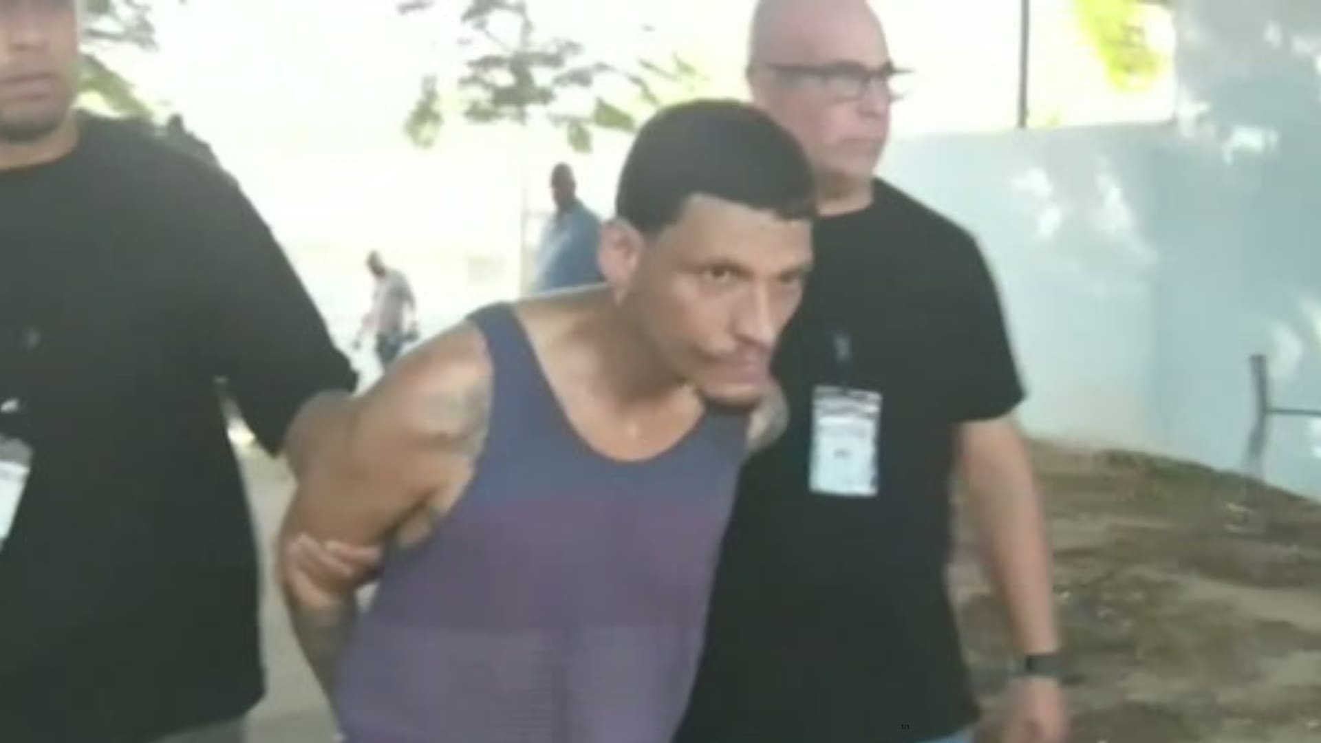 Imagen de la cobertura de: Arrestan a tres personas durante allanamiento en Jardines de Selles
