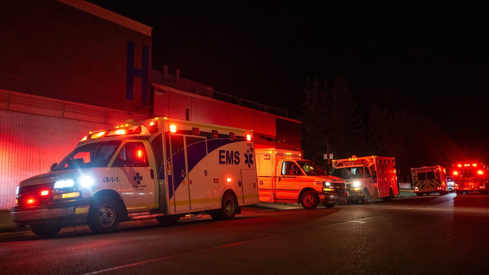 Imagen del artículo de Univision / TeleOnce: Cuatro soldados mueren y decenas resultan heridos tras incendio en base militar de Canadá