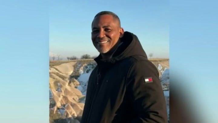 Imagen del artículo de Univision / TeleOnce: Dolorosa despedida a maestro y líder comunitario asesinado en Santa Isabel