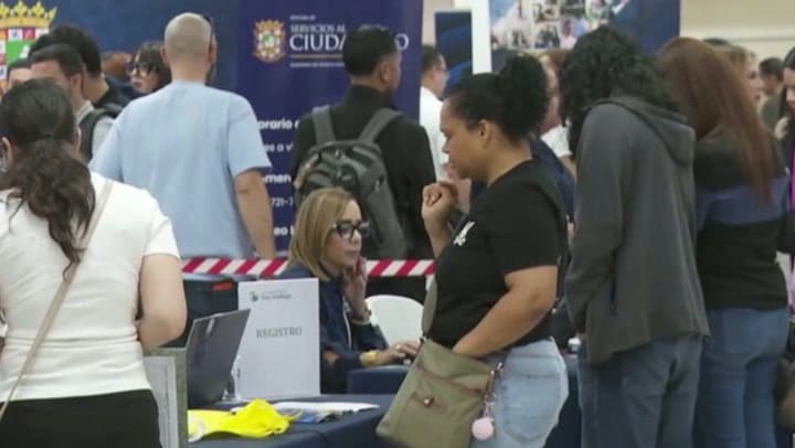 Imagen del artículo de Univision / TeleOnce: Feria de empleo ofrece 2 mil plazas, pero aspirantes cuestionan los salarios