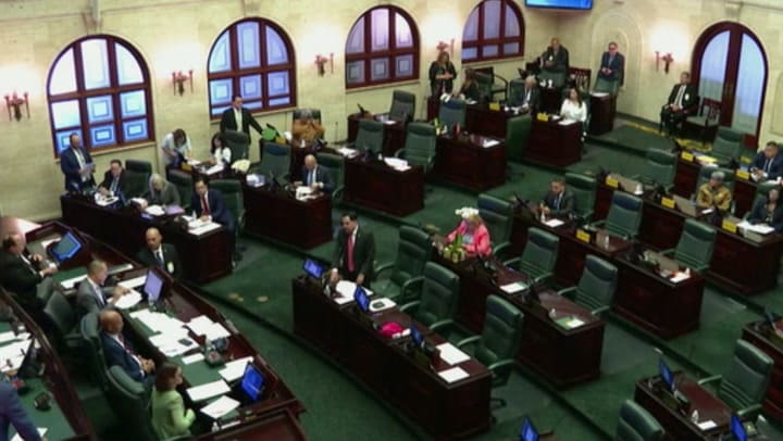 Imagen del artículo de Univision / TeleOnce: Senado aprueba con 17 votos reforma de permisos que genera preocupación ambiental