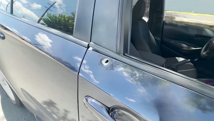 Imagen del artículo de Univision / TeleOnce: Un “corte de pastelillo” terminó con un vehículo baleado en Carolina