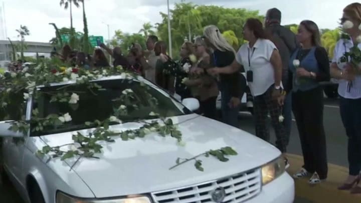 Imagen del artículo de Univision / TeleOnce: Entre honores y flores blancas, Bayamón da último adiós a Ramón Luis Rivera padre